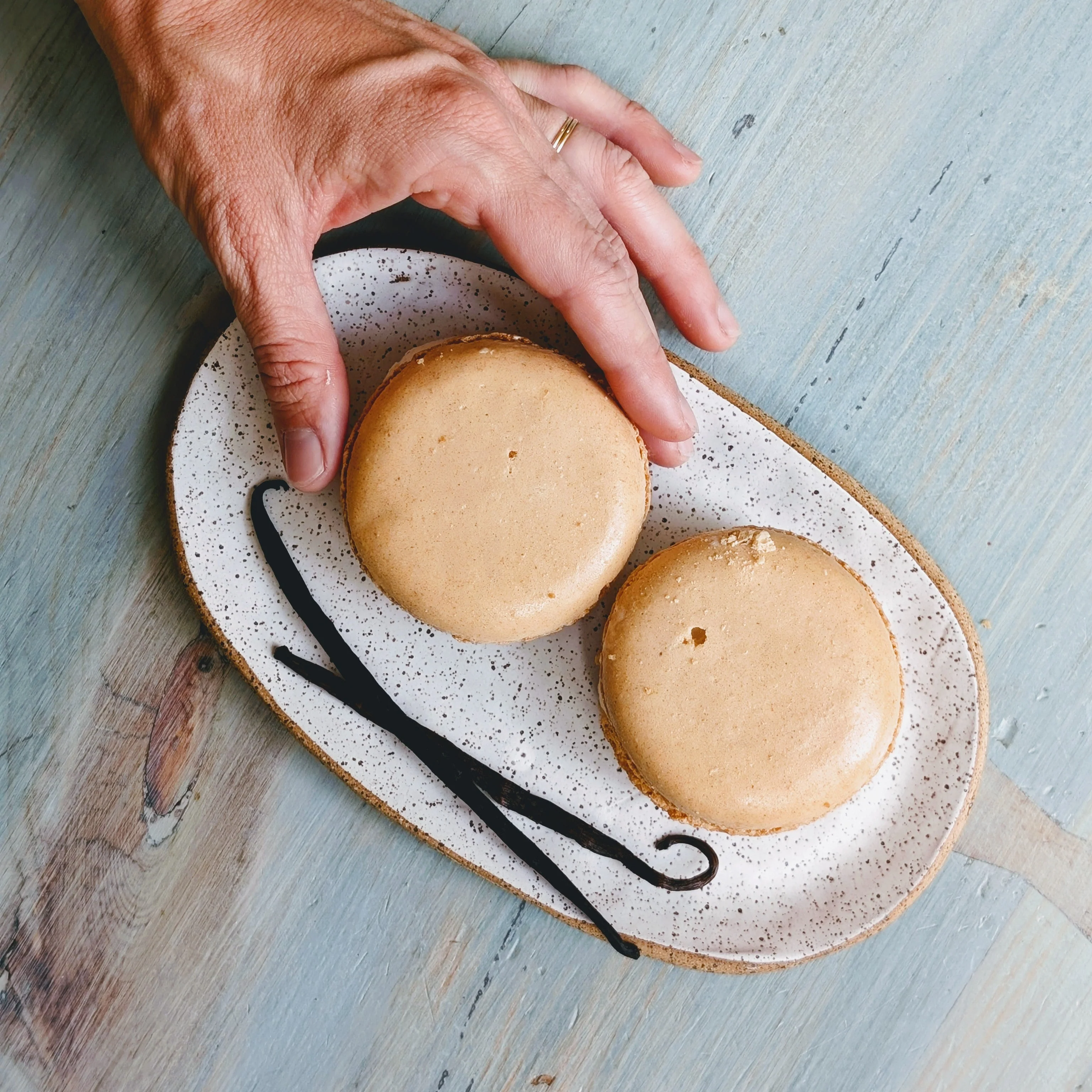 Macaron Ice Cream Sandwich • Three Vanillas (2-pack) - Image 4